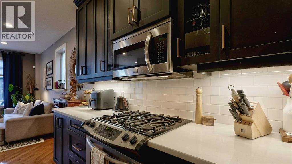 2211A 33 Street SW photo 9