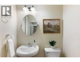 4pc Bathroom - 126 30 Avenue Ne, Calgary, AB T2E2C8 Photo 14