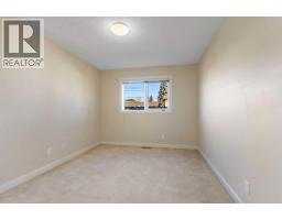 Bedroom - 126 30 Avenue Ne, Calgary, AB T2E2C8 Photo 17