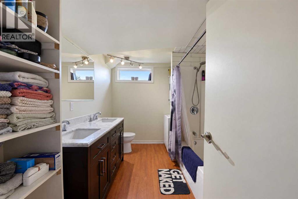 1321 22 Avenue - 23