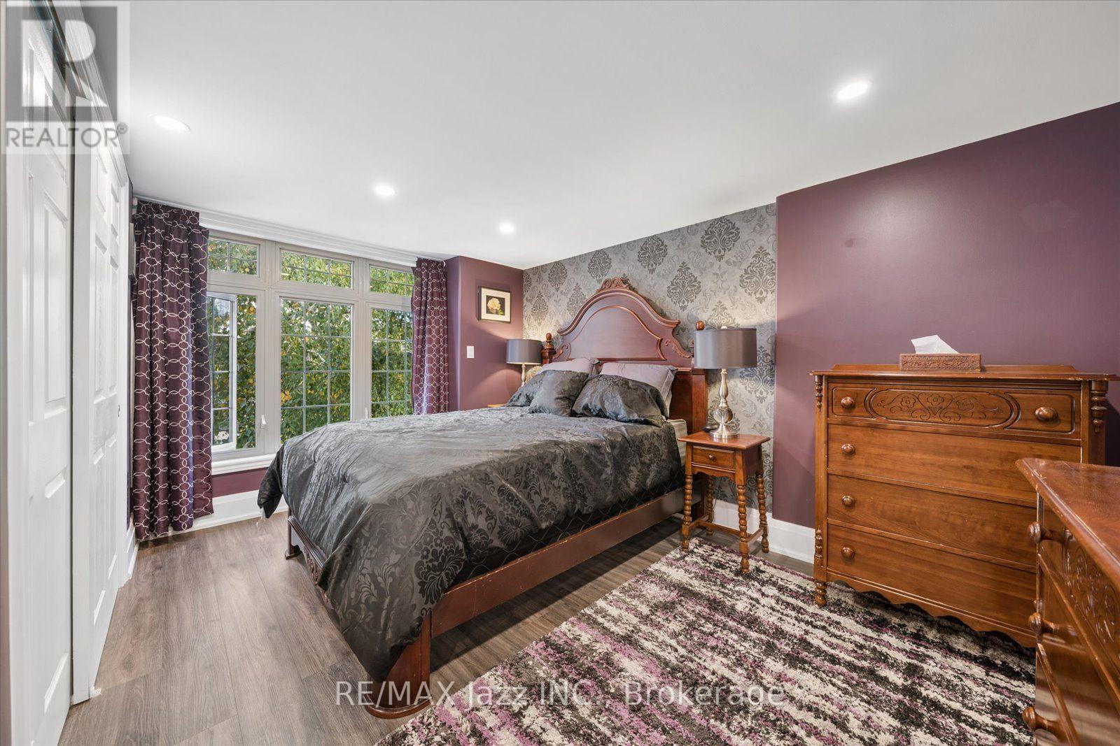 390 Mary Street North, Oshawa, ON photo 17