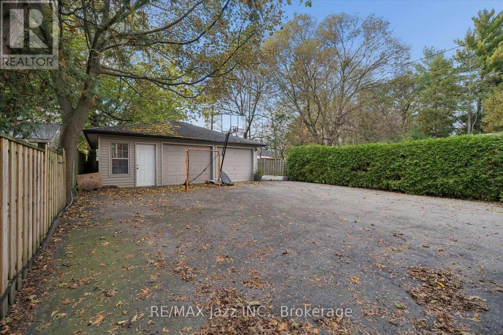 390 Mary Street North, Oshawa, ON photo 43