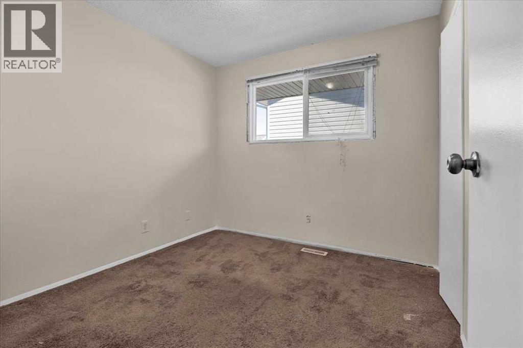 32 Whitman Crescent NE photo 21