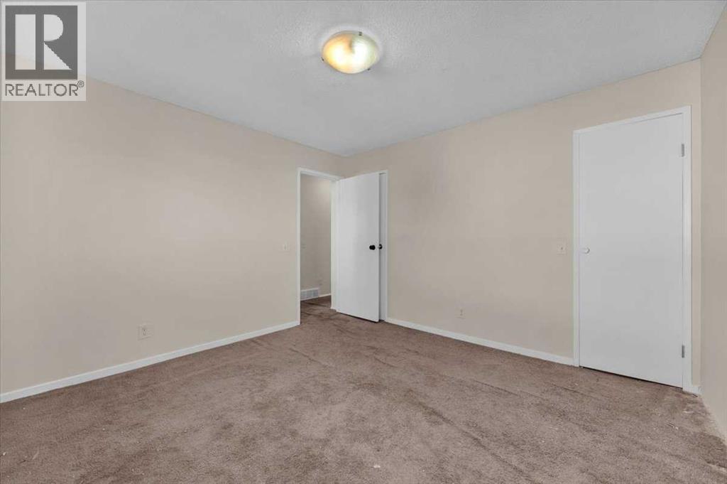 32 Whitman Crescent NE photo 25
