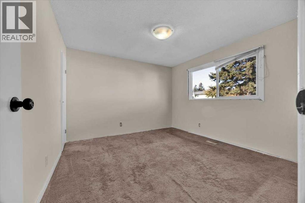 32 Whitman Crescent NE photo 24