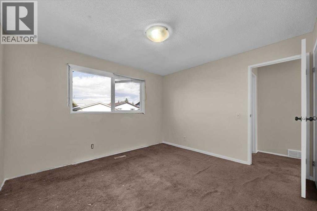 32 Whitman Crescent NE photo 26