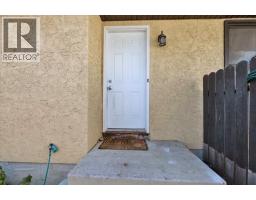 32 Whitman Crescent NE - photo 4