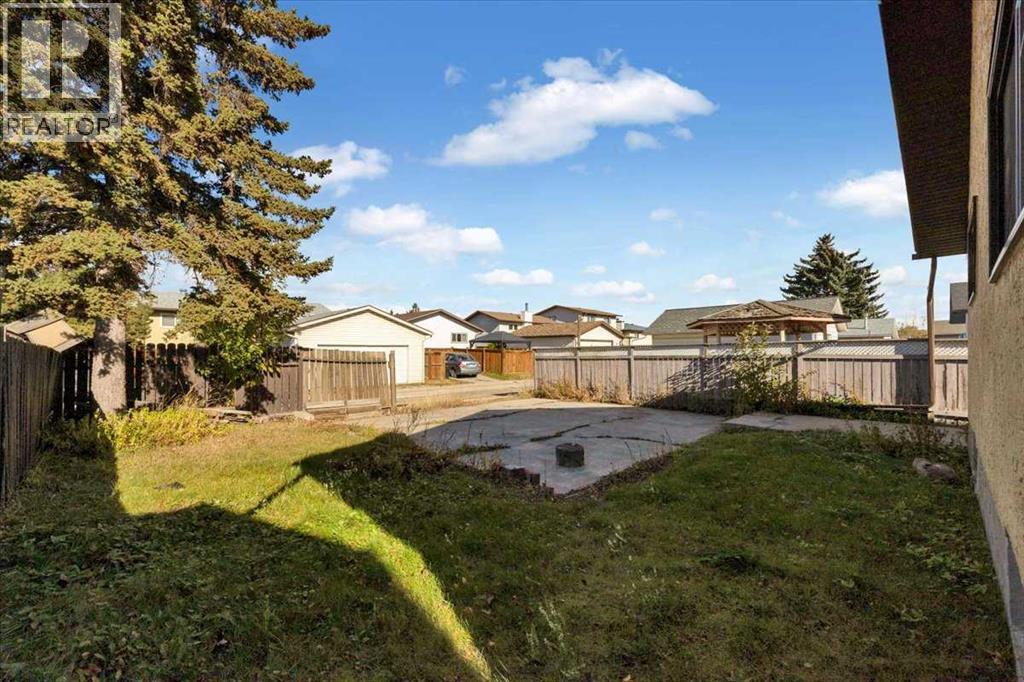 32 Whitman Crescent NE photo 8