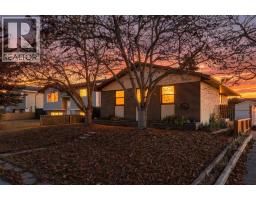 32 Whitman Crescent NE - photo 1