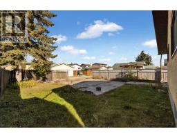 Bedroom - 32 Whitman Crescent Ne, Calgary, AB T1Y4H6 Photo 8