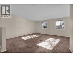 Kitchen - 32 Whitman Crescent Ne, Calgary, AB T1Y4H6 Photo 10
