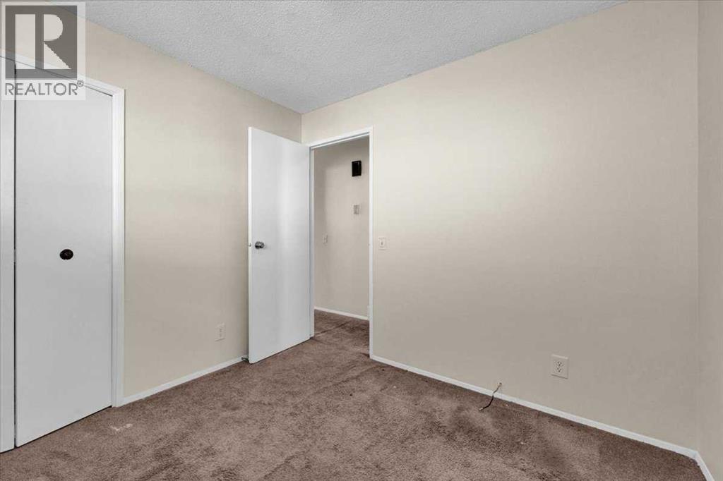 32 Whitman Crescent NE photo 22