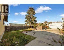 32 Whitman Crescent NE - photo 5