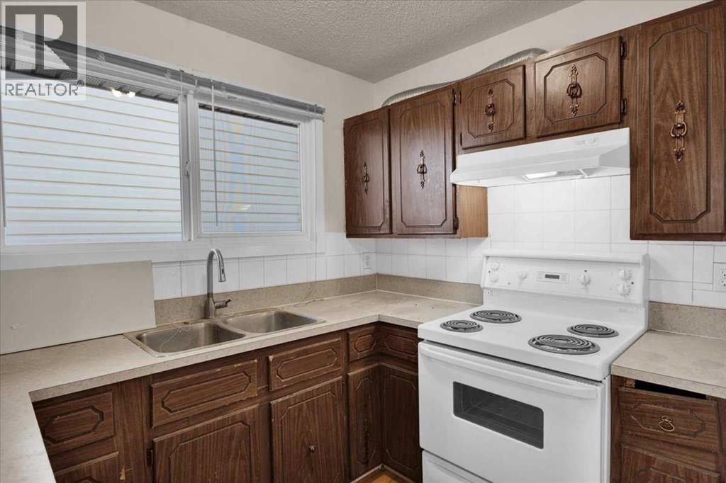 32 Whitman Crescent NE photo 19