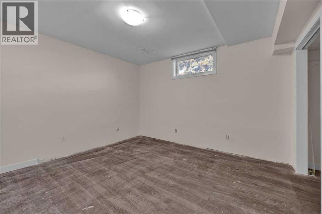 32 Whitman Crescent NE photo 39