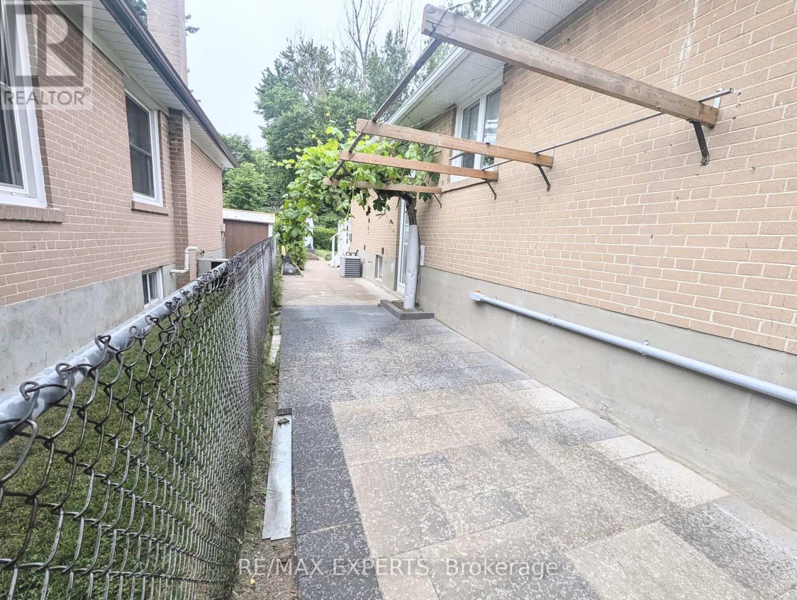 LOWER - 42 MOSSBANK DRIVE, Toronto (Woburn) — photo 2