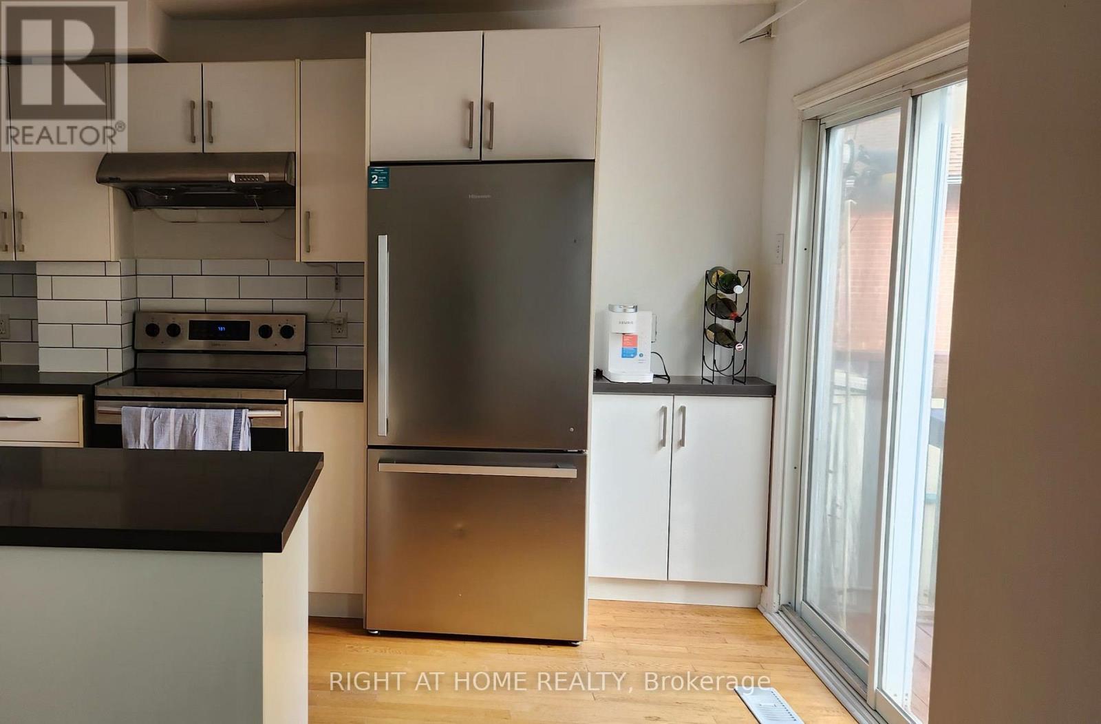 63 LINDSAY AVENUE - 4