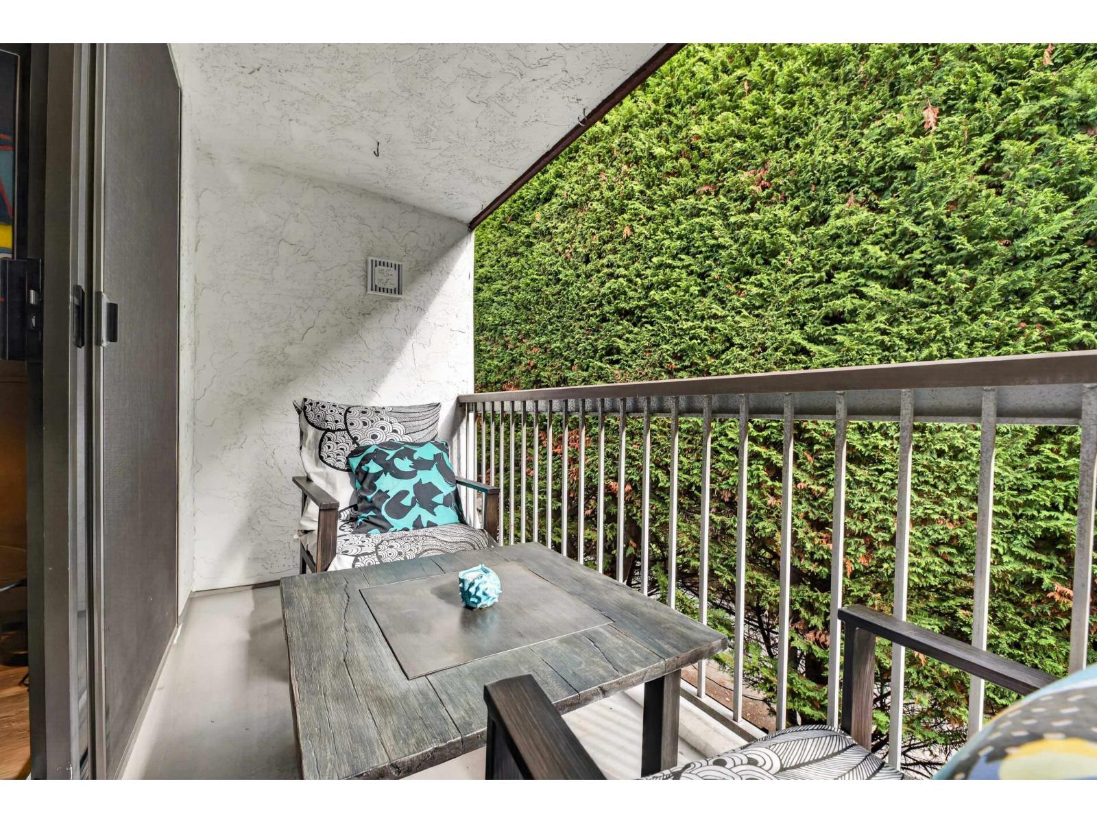 Photo of 304 1444 MARTIN STREET 18