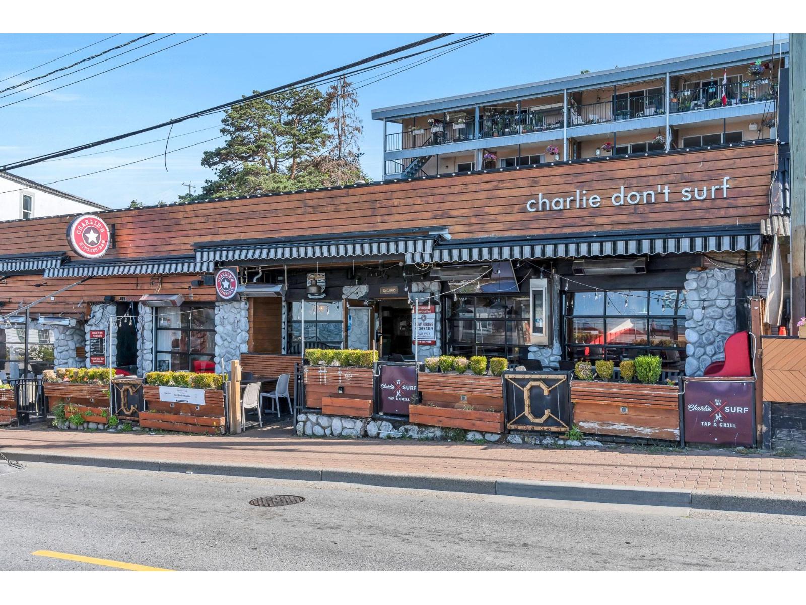 Photo of 304 1444 MARTIN STREET 39