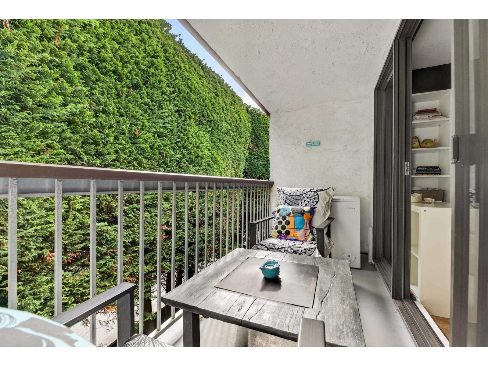 Photo of 304 1444 MARTIN STREET 21