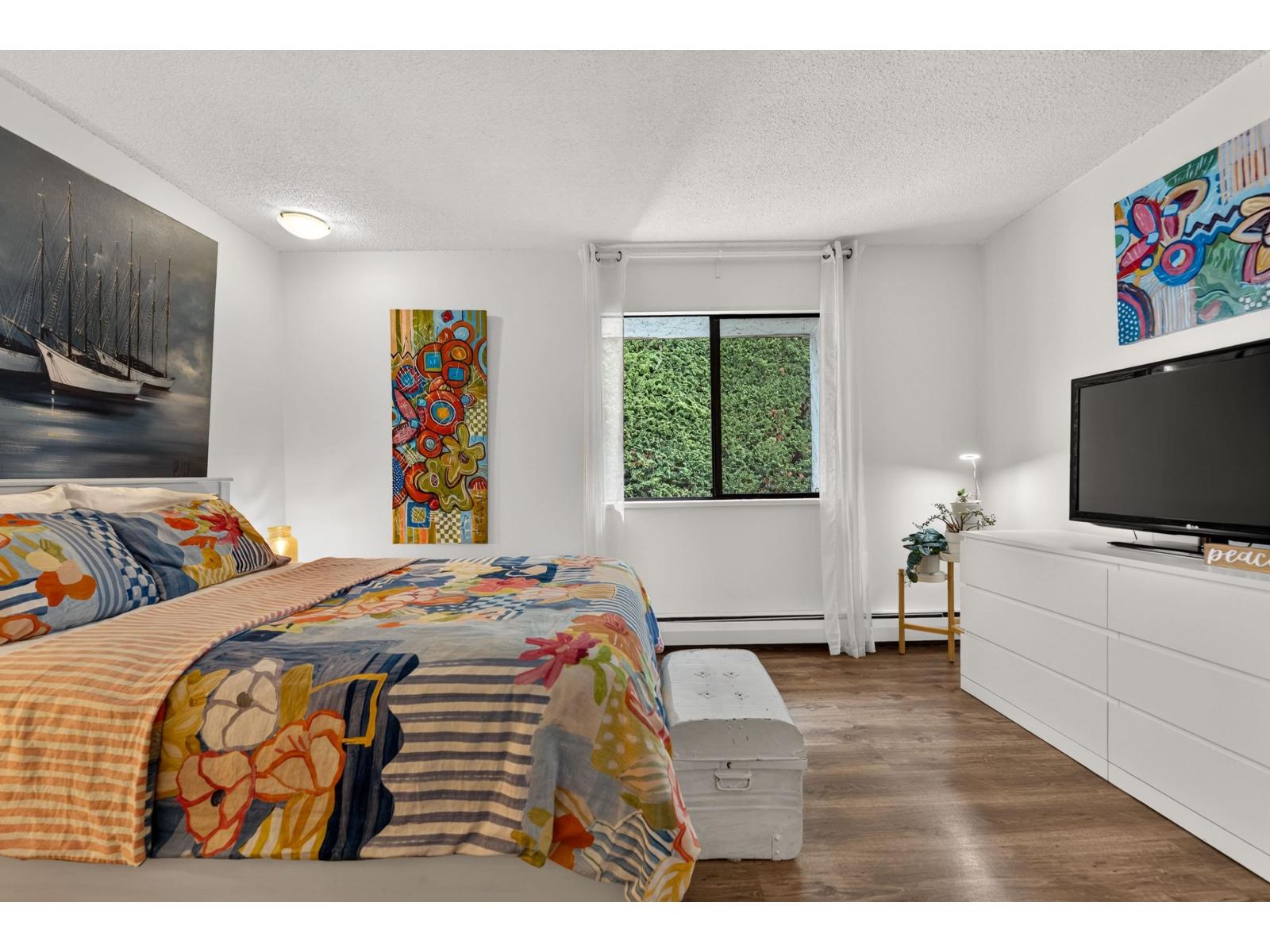 Photo of 304 1444 MARTIN STREET 25