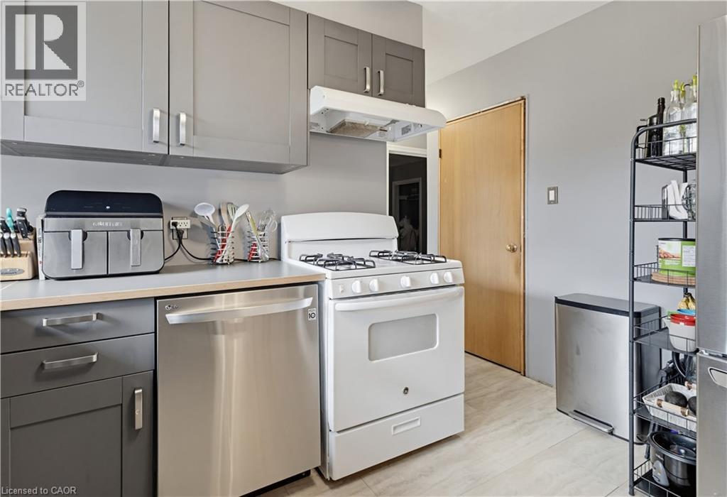 32 BELAIR Drive - 20