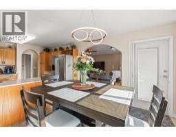 Full bathroom - 938 Mt Bulman Drive, Vernon, BC V1B3W7 Photo 10