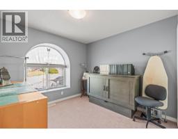 Kitchen - 938 Mt Bulman Drive, Vernon, BC V1B3W7 Photo 13