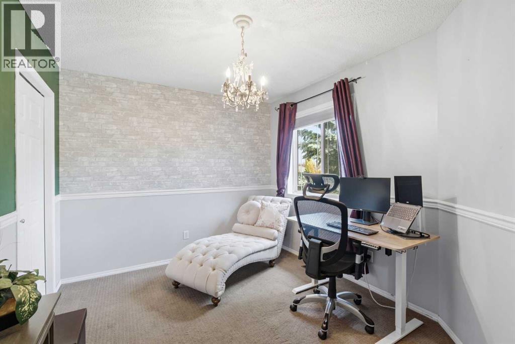 19 Chapman Way SE photo 24