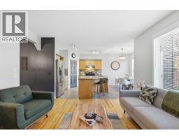 Family room - 19 Chapman Way Se, Calgary, AB T2X3R1 Photo 10