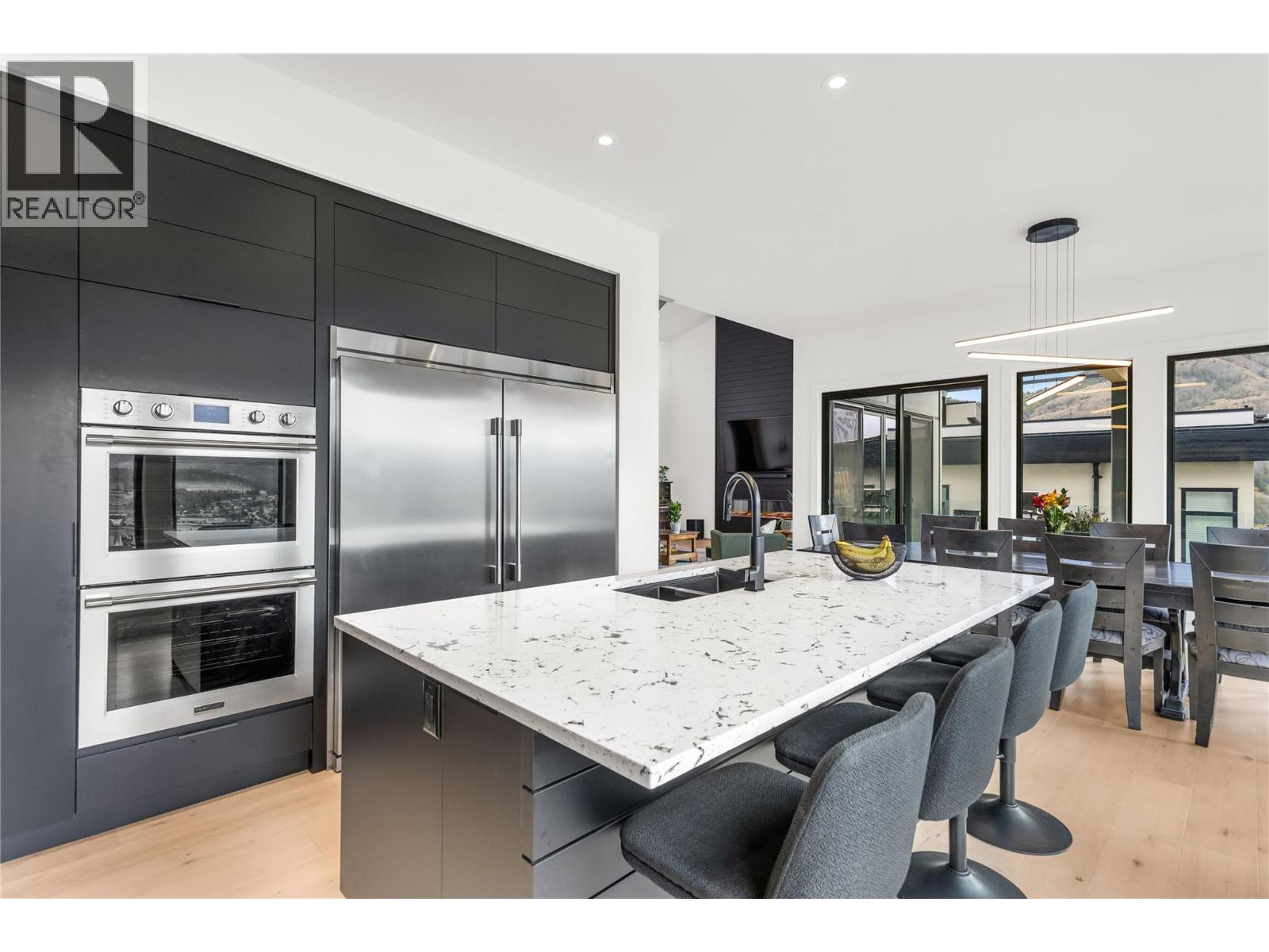 1592 Carnegie Street - 10