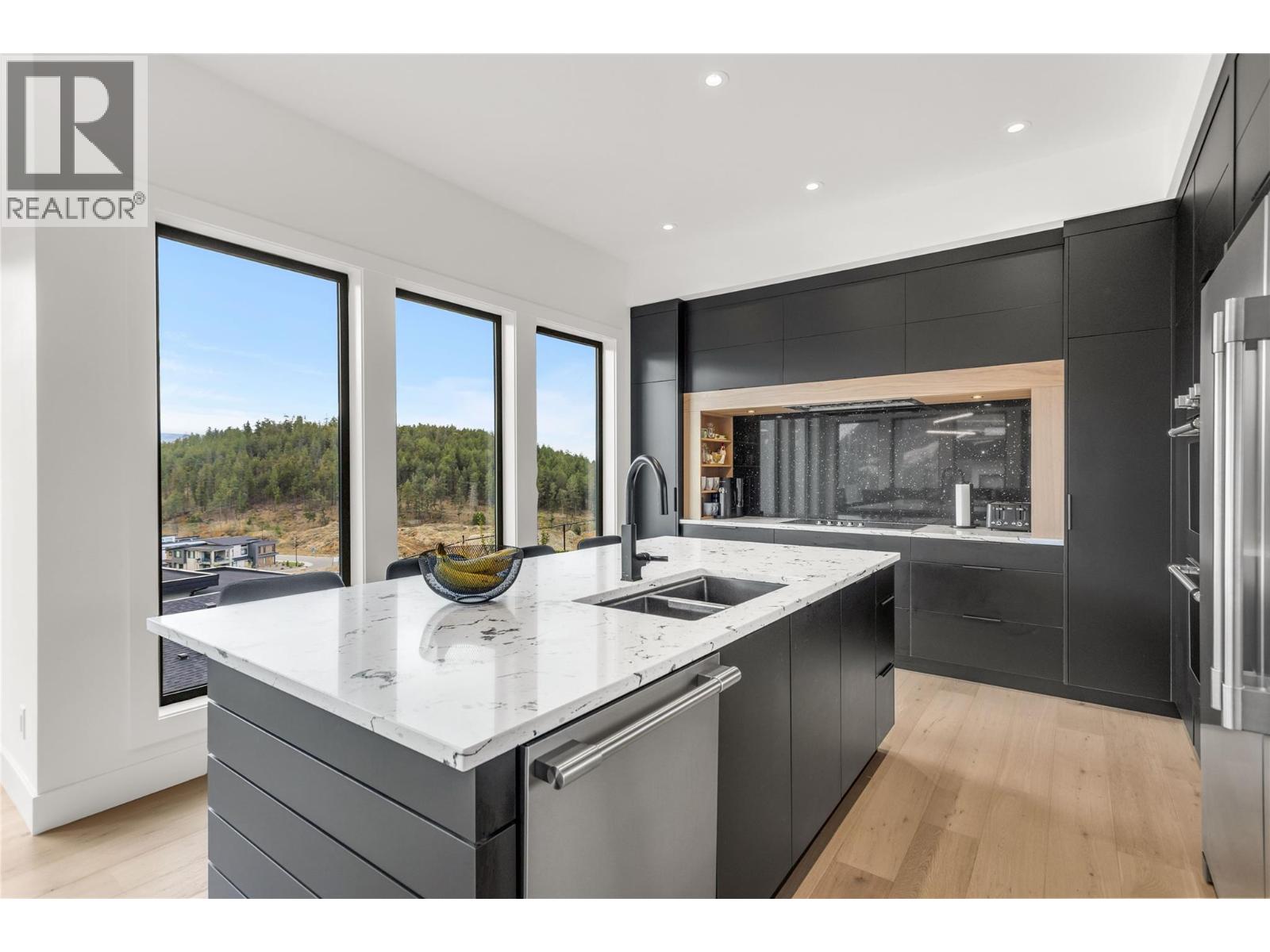 1592 Carnegie Street - 11
