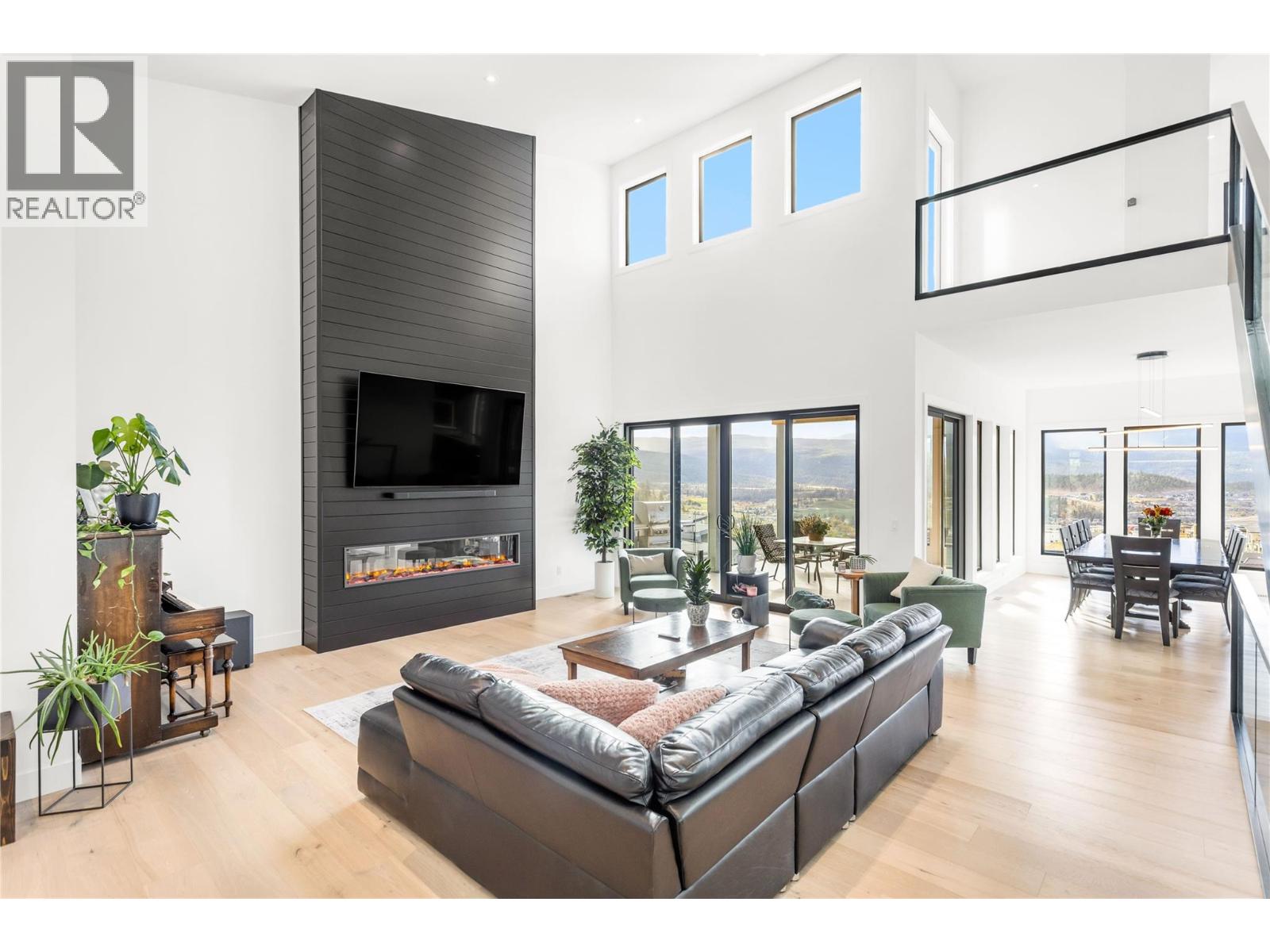 1592 Carnegie Street - 6
