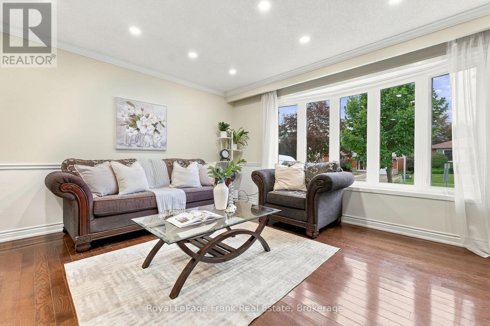 15 HILLIER STREET, Clarington (Bowmanville) — photo 9