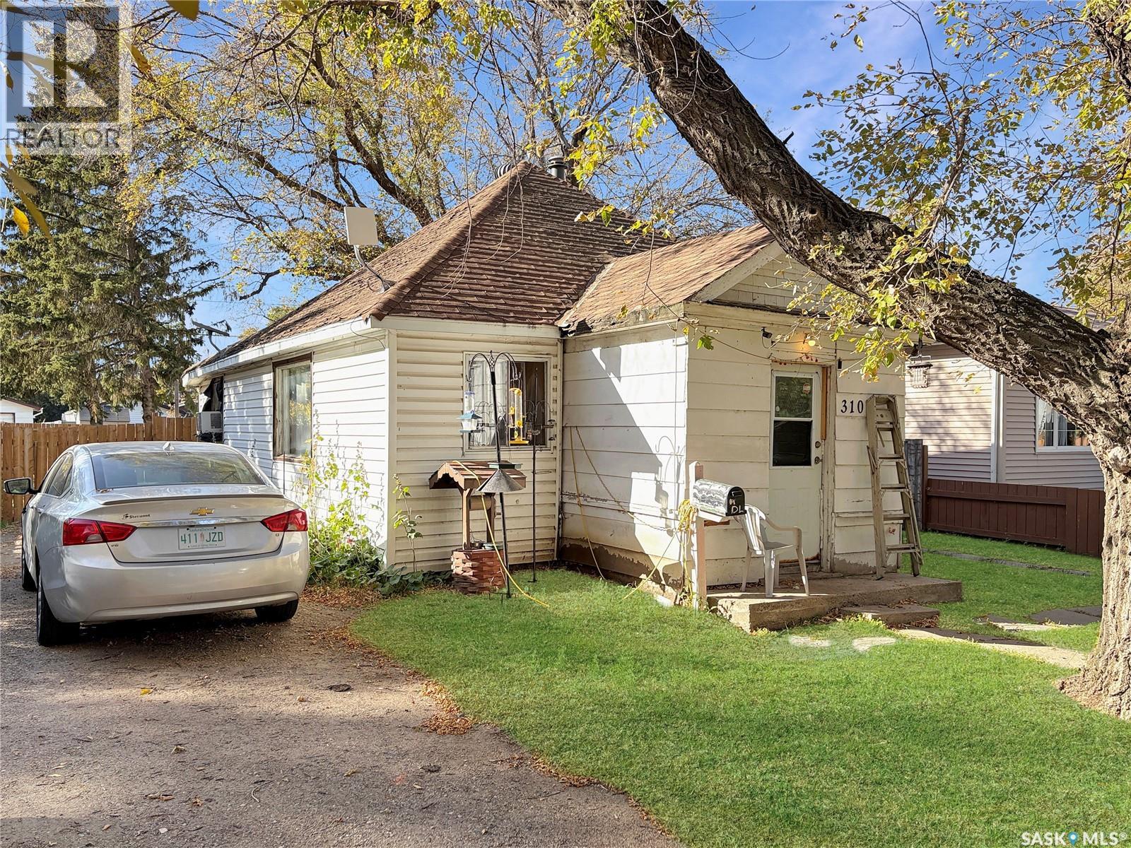 310 1st STREET E, Delisle