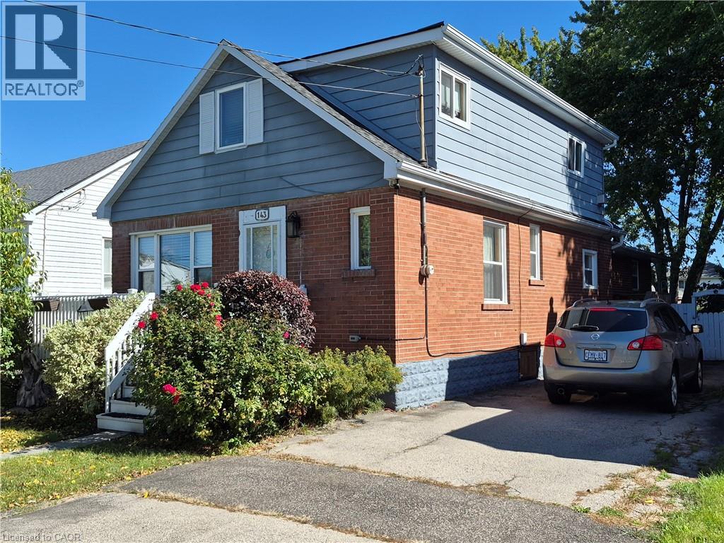 143 WALTER Avenue S - 1