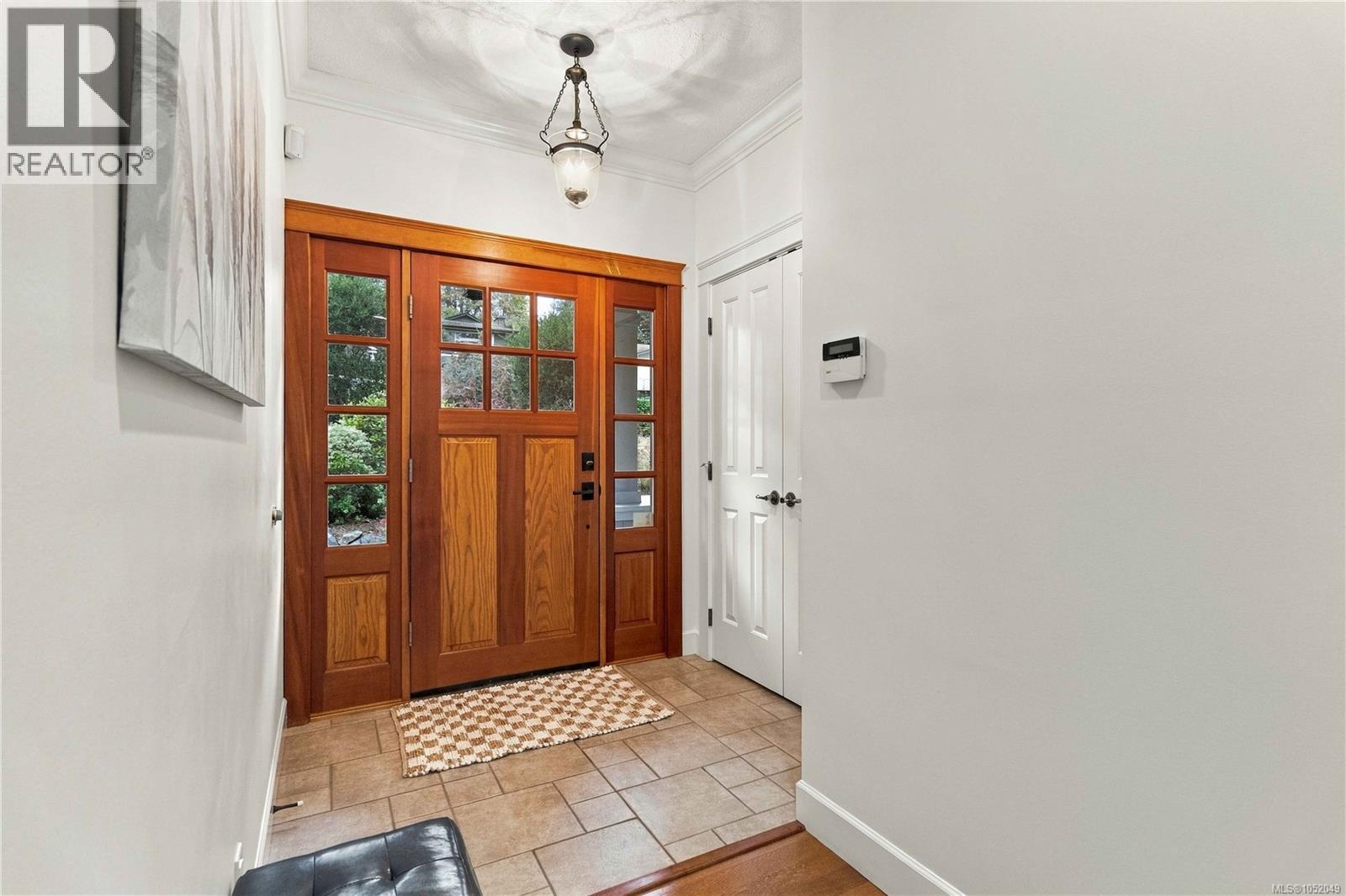  4529 Seawood Terrace, Saanich