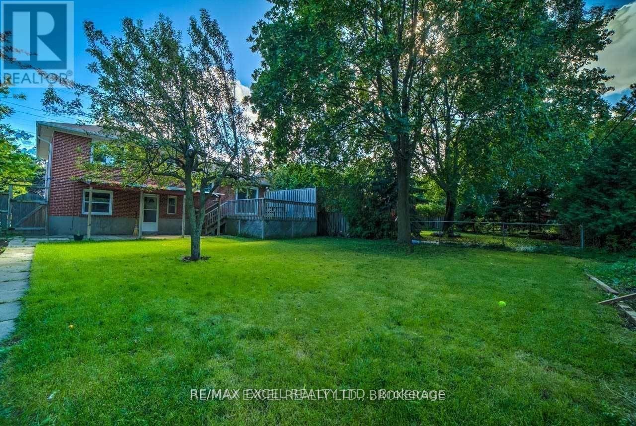 54 BOWERBANK DRIVE, Toronto (Newtonbrook East) — photo 2