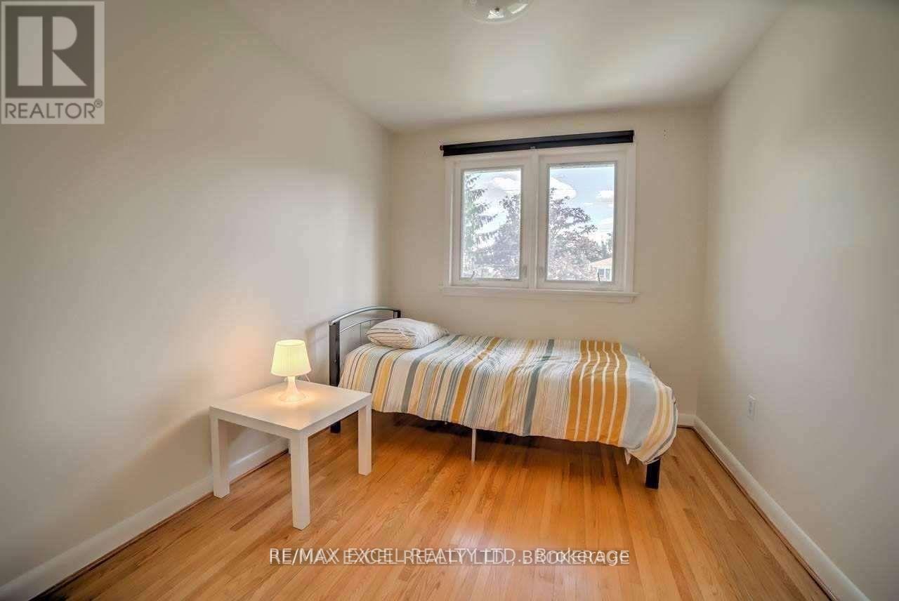 54 BOWERBANK DRIVE, Toronto (Newtonbrook East) — photo 6