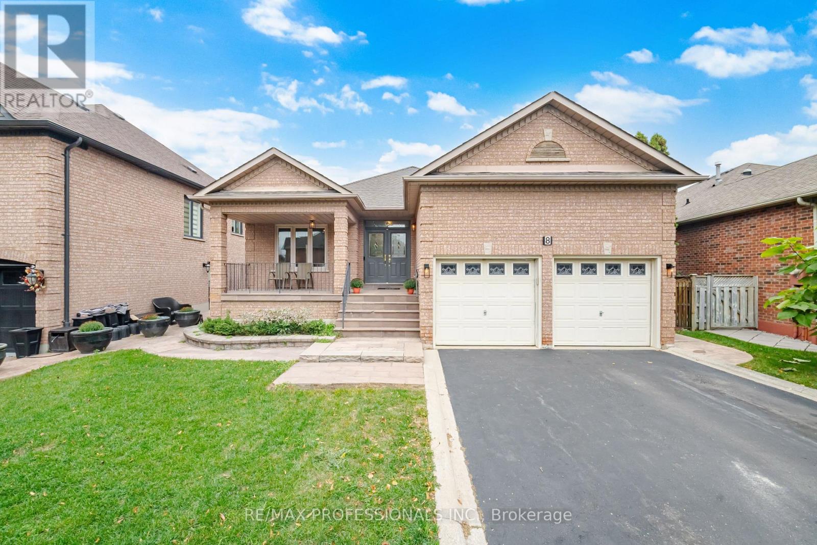 8 PIPER COURT, Vaughan (Maple) — photo 2