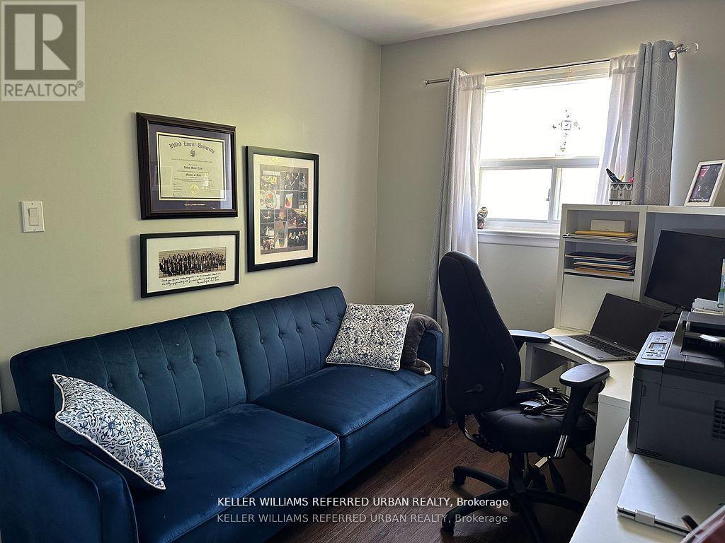 30 Collins Crescent — photo 13