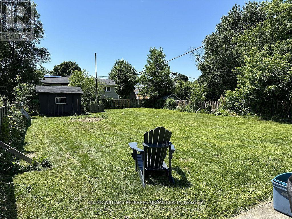 30 Collins Crescent — photo 18