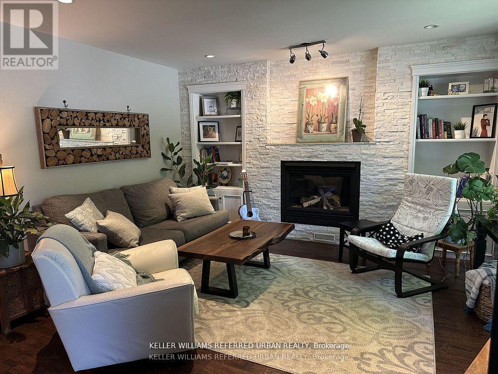 MAIN - 30 COLLINS CRESCENT, Aurora (Aurora Heights) — photo 3
