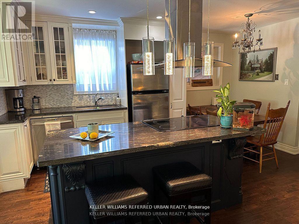 MAIN - 30 COLLINS CRESCENT, Aurora (Aurora Heights) — photo 5
