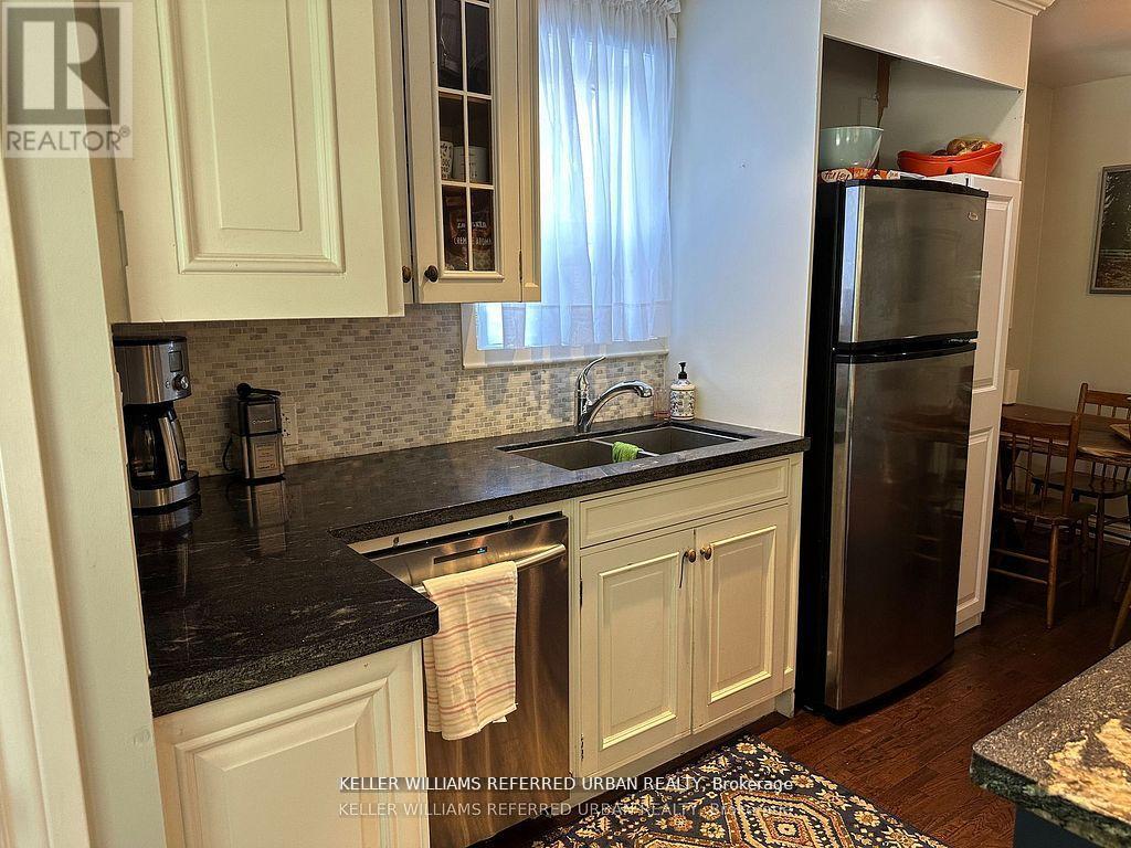 MAIN - 30 COLLINS CRESCENT, Aurora (Aurora Heights) — photo 6