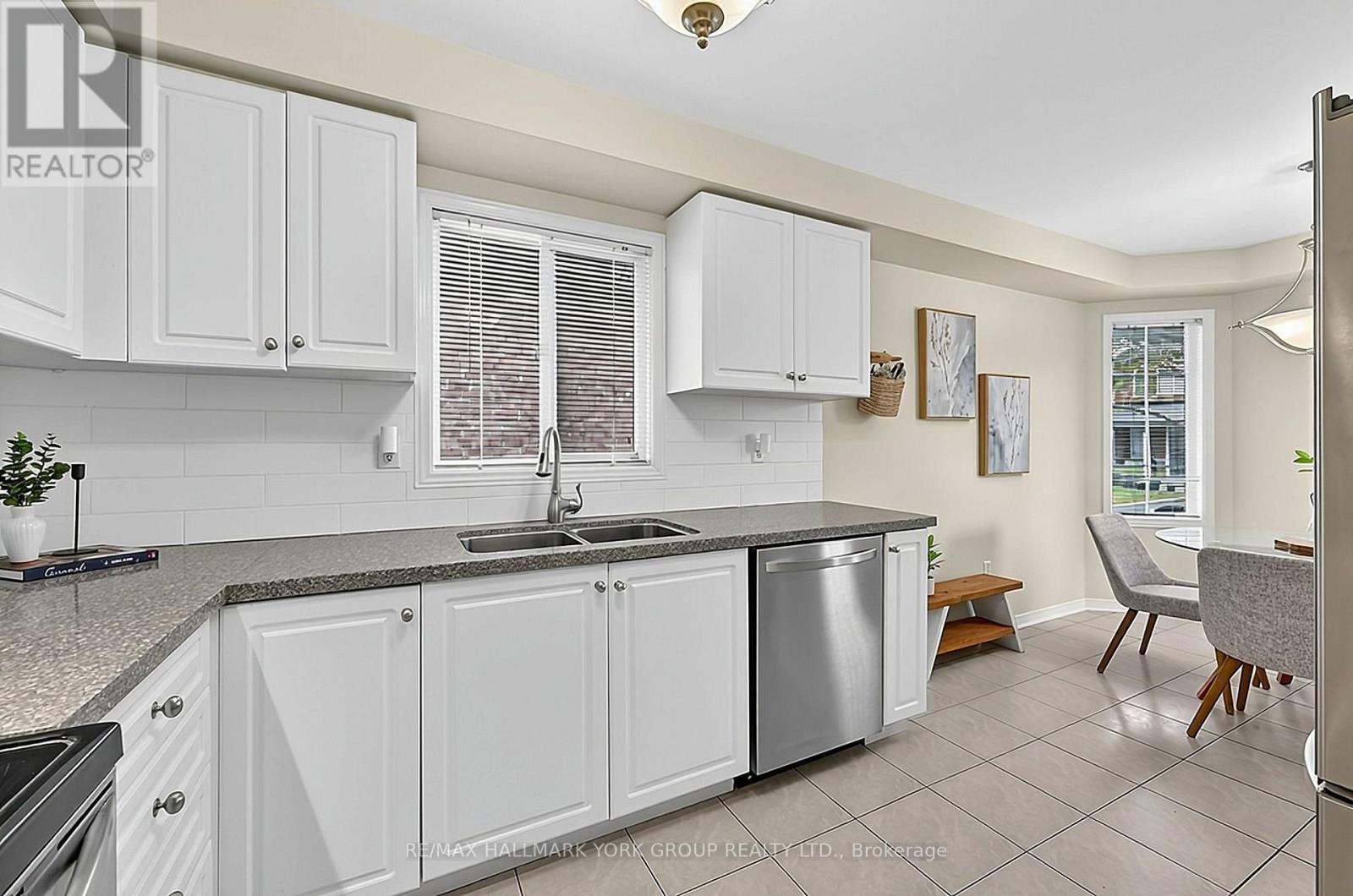 378 MARBLE PLACE, Newmarket (Woodland Hill) — photo 3