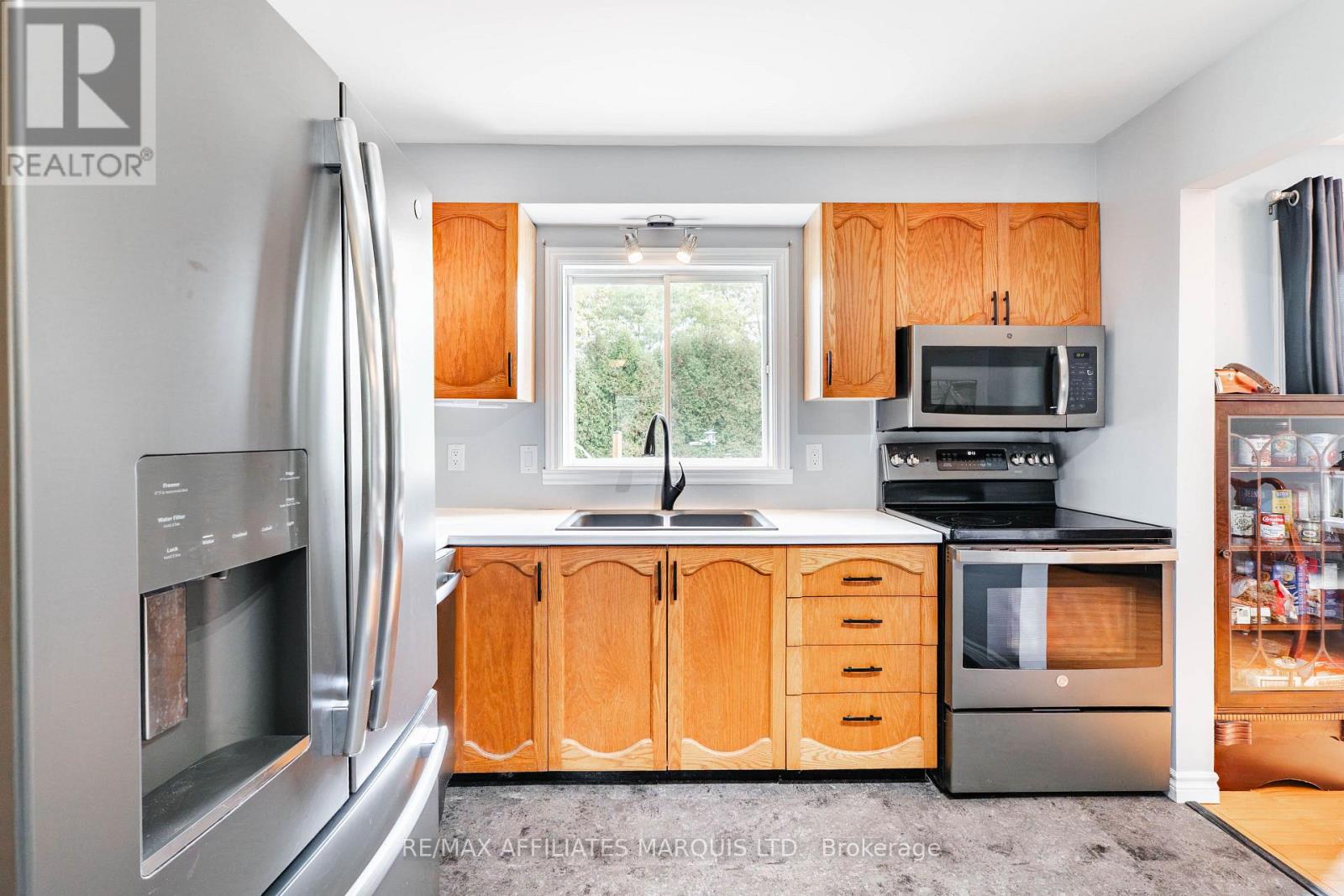 361 ANGELA CRESCENT - 17