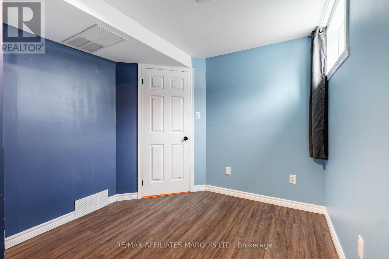 361 Angela Crescent — photo 31