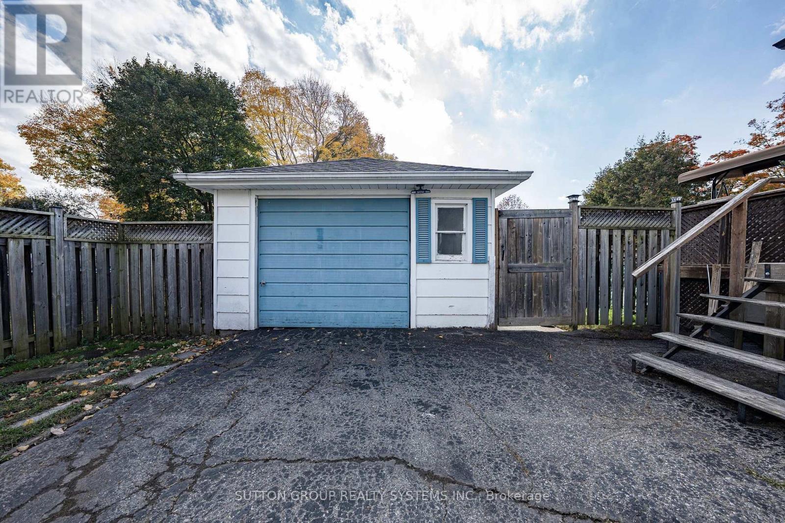 22 Arletta Street, Halton Hills, ON photo 3