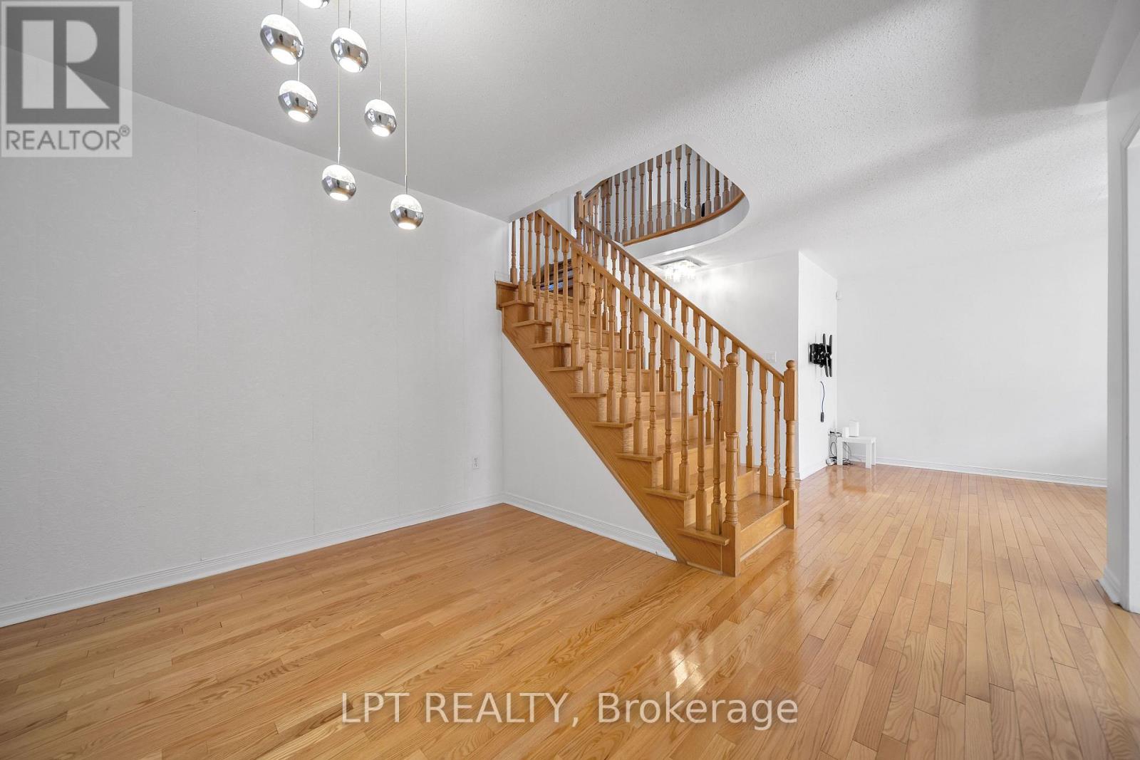83 River Rock Crescent — photo 13